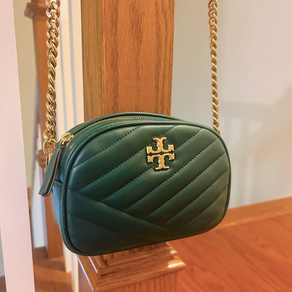 Tory Burch Kira Chevron Small Camera Bag in Malachite